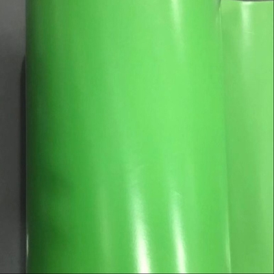 Film Polyethylene Density Tinggi Perpanjangan Kekuatan Tarikan Penghalang Kelembaban Permukaan halus Warna Putih
