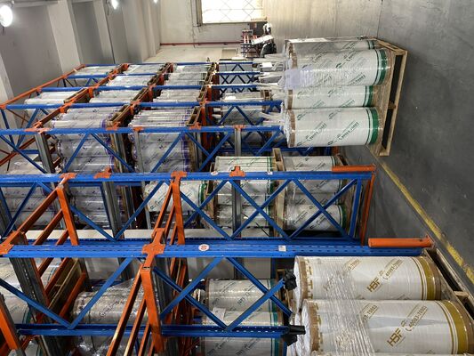 Film Penutup Tanah Komposit Aluminium Foil Kekuatan Peningkat Tingkat Buah Merah Pohon Buah