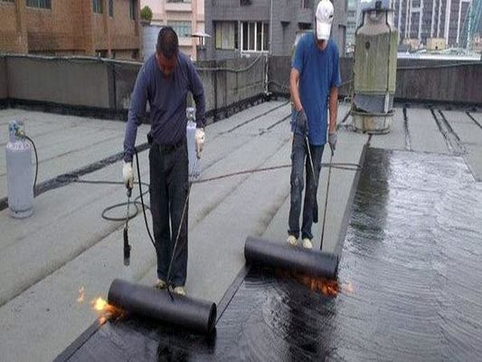 10 Mikron Ketebalan Torchable Hot Melt HDPE Film Film Berlubang Untuk Membran SBS